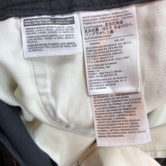 Levi's Black Cotton Cargo With Belt Shorts - Picture 10 of 16